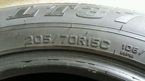 ขายยาง Dunlop 205 70 15 ปี 17