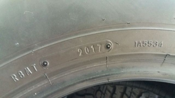 ขายยาง Dunlop 245 70 16 ปี 17