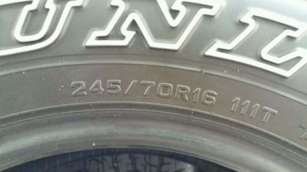 ขายยาง Dunlop 245 70 16 ปี 17
