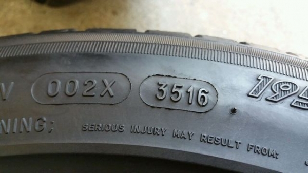 ขายยางคู่ Michelin 195 55 15 ปี 16-17 ขายยางคู่ Michelin 195 55 15 ปี 16-17