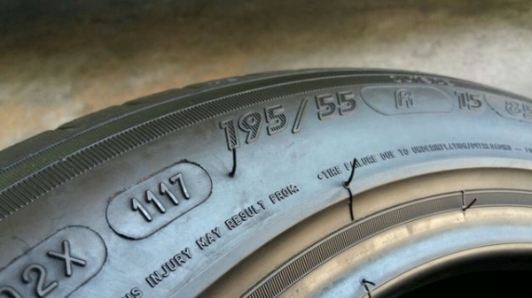 ขายยางคู่ Michelin 195 55 15 ปี 16-17 ขายยางคู่ Michelin 195 55 15 ปี 16-17