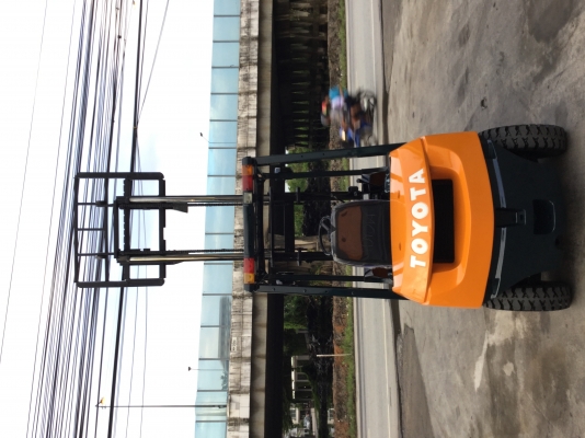 อาร์ ซี เอช โฟรคลิฟท์ ขาย โตโยต้า รุ่น 7 เบนซิน 2 ตัน