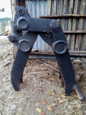 ขายปากคีบแบ็กโฮ สนใจติดต่อ 086-324-1992 086-775-7900