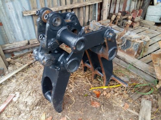 ขายปากคีบแบ็กโฮ สนใจติดต่อ 086-324-1992 086-775-7900