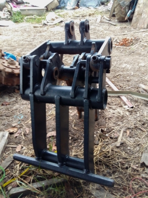 ขายปากคีบแบ็กโฮ สนใจติดต่อ 086-324-1992 086-775-7900