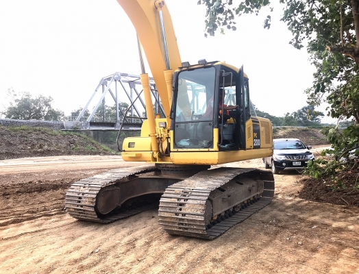 ขายด่วน!! KOMATSU PC200-7 สภาพสวยค่ะ ขายด่วน!! KOMATSU PC200-7 สภาพสวยค่ะ