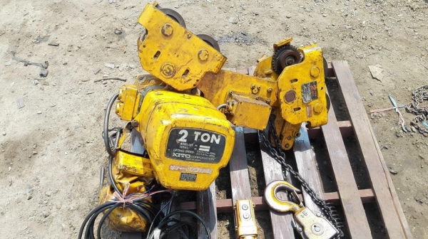 รอกโซ่ไฟฟ้าญี่ปุ่น KITO JAPAN ขนาด 2000 kg ขึ้นลงซ้ายขวา พร้อมตัววิ่ง 4 ทิศทาง โซ่ยาว 3 เมตร 380V พร