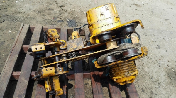 รอกโซ่ไฟฟ้าญี่ปุ่น KITO JAPAN ขนาด 2000 kg ขึ้นลงซ้ายขวา พร้อมตัววิ่ง 4 ทิศทาง โซ่ยาว 3 เมตร 380V พร รอกโซ่ไฟฟ้าญี่ปุ่น KITO JAPAN ขนาด 2000 kg ขึ้นลงซ้ายขวา พร้อมตัววิ่ง 4 ทิศทาง โซ่ยาว 3 เมตร 380V พร