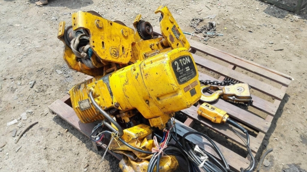 รอกโซ่ไฟฟ้าญี่ปุ่น KITO JAPAN ขนาด 2000 kg ขึ้นลงซ้ายขวา พร้อมตัววิ่ง 4 ทิศทาง โซ่ยาว 3 เมตร 380V พร รอกโซ่ไฟฟ้าญี่ปุ่น KITO JAPAN ขนาด 2000 kg ขึ้นลงซ้ายขวา พร้อมตัววิ่ง 4 ทิศทาง โซ่ยาว 3 เมตร 380V พร