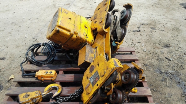 รอกโซ่ไฟฟ้าญี่ปุ่น KITO JAPAN ขนาด 2000 kg ขึ้นลงซ้ายขวา พร้อมตัววิ่ง 4 ทิศทาง โซ่ยาว 3 เมตร 380V พร