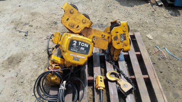 รอกโซ่ไฟฟ้าญี่ปุ่น KITO JAPAN ขนาด 2000 kg ขึ้นลงซ้ายขวา พร้อมตัววิ่ง 4 ทิศทาง โซ่ยาว 3 เมตร 380V พร รอกโซ่ไฟฟ้าญี่ปุ่น KITO JAPAN ขนาด 2000 kg ขึ้นลงซ้ายขวา พร้อมตัววิ่ง 4 ทิศทาง โซ่ยาว 3 เมตร 380V พร