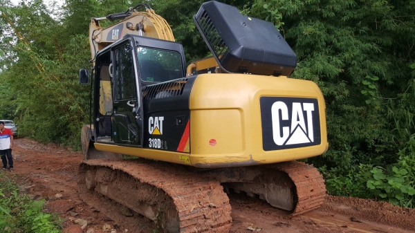 ขาย แบคโฮ CAT 318D2 L ออกห้างมือเดียวปี 58 รถสวยเต็มทุกระบบ ใช้งานน้อยแค่ 6,XXX ชม. เอกสารสัญญาซื้อขายจากบริษัท