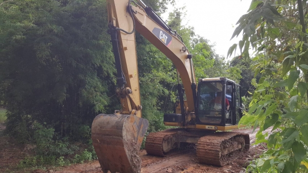 ขาย แบคโฮ CAT 318D2 L ออกห้างมือเดียวปี 58 รถสวยเต็มทุกระบบ ใช้งานน้อยแค่ 6,XXX ชม. เอกสารสัญญาซื้อขายจากบริษัท