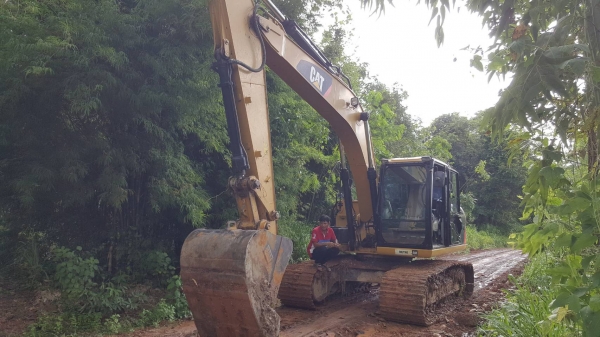 ขาย แบคโฮ CAT 318D2 L ออกห้างมือเดียวปี 58 รถสวยเต็มทุกระบบ ใช้งานน้อยแค่ 6,XXX ชม. เอกสารสัญญาซื้อขายจากบริษัท