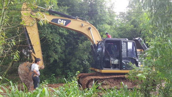 ขาย แบคโฮ CAT 318D2 L ออกห้างมือเดียวปี 58 รถสวยเต็มทุกระบบ ใช้งานน้อยแค่ 6,XXX ชม. เอกสารสัญญาซื้อขายจากบริษัท