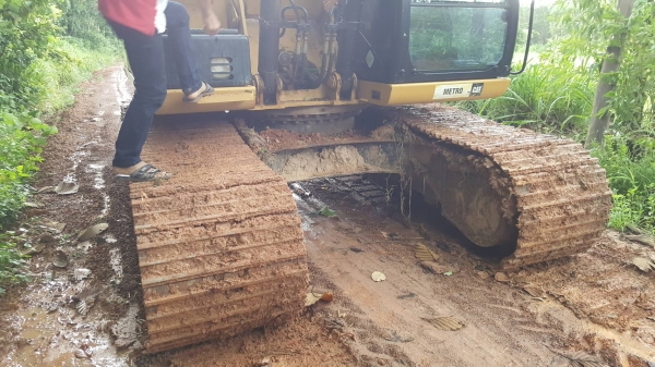 ขาย แบคโฮ CAT 318D2 L ออกห้างมือเดียวปี 58 รถสวยเต็มทุกระบบ ใช้งานน้อยแค่ 6,XXX ชม. เอกสารสัญญาซื้อขายจากบริษัท