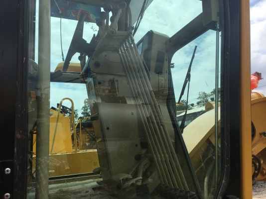 รถเกรด CAT.140 K ทำงาน 2 พันกว่า ชม.เอกสารเล่มทะเบียนราคา 4,700,000