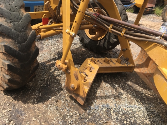 รถเกรด CAT.140 K ทำงาน 2 พันกว่า ชม.เอกสารเล่มทะเบียนราคา 4,700,000