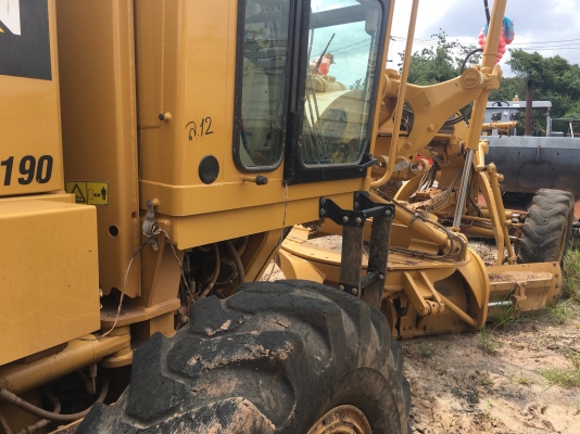 รถเกรด CAT.140 K ทำงาน 2 พันกว่า ชม.เอกสารเล่มทะเบียนราคา 4,700,000