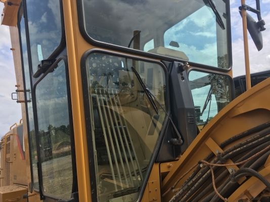 รถเกรด CAT.140 K ทำงาน 2 พันกว่า ชม.เอกสารเล่มทะเบียนราคา 4,700,000