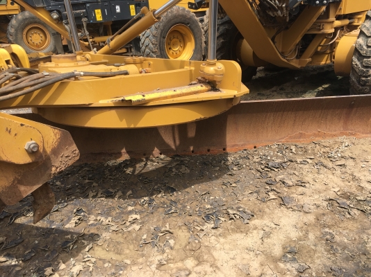 รถเกรด CAT.140 K ทำงาน 2 พันกว่า ชม.เอกสารเล่มทะเบียนราคา 4,700,000