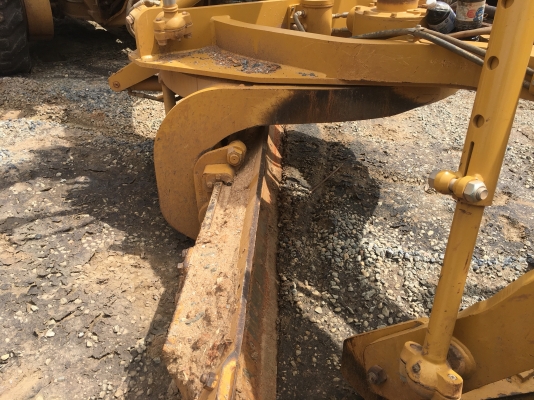 รถเกรด CAT.140 K ทำงาน 2 พันกว่า ชม.เอกสารเล่มทะเบียนราคา 4,700,000