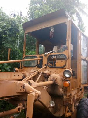 ขาย 295,000 รถเกรด KOMATSU GD 305 M เครื่องดี เกียร์ดี รถบบไฮดอร์ลิคแรง ยางดี รถพร้อมใช้ราคาถูก รถอยู่ สระแก้ว 090-772-3710 090-772-3708