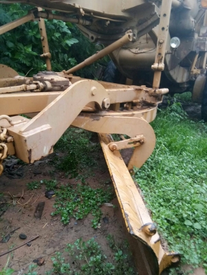 ขาย 295,000 รถเกรด KOMATSU GD 305 M เครื่องดี เกียร์ดี รถบบไฮดอร์ลิคแรง ยางดี รถพร้อมใช้ราคาถูก รถอยู่ สระแก้ว 090-772-3710 090-772-3708