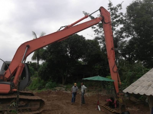 ขาย 1,950,000 แบคโฮบูมยาว 18 ม. HITACHI ZX 210-1 LC บูมยาว 6,000 ชม.เต็มสุดๆ ห้องโดยสารยังมีกลิ่นใหม่อยู่เลย เอกสารเล่ม  รถสวยพร้อมใช้เอกสารพร้อมโอน รถอยู่ ปทุมธานี สามโคก 090-772-3710 090-772-3708