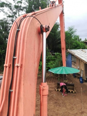 ขาย 1,950,000 แบคโฮบูมยาว 18 ม. HITACHI ZX 210-1 LC บูมยาว 6,000 ชม.เต็มสุดๆ ห้องโดยสารยังมีกลิ่นใหม่อยู่เลย เอกสารเล่ม  รถสวยพร้อมใช้เอกสารพร้อมโอน รถอยู่ ปทุมธานี สามโคก 090-772-3710 090-772-3708