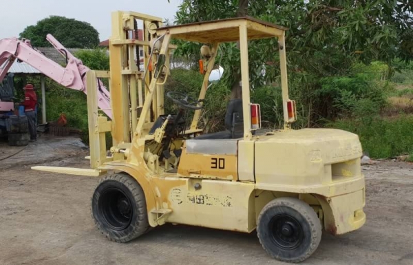 ขายด่วนรถยกดีเซลMITSUBISHI FD30-18 ยก3ตันเพาเวอรเสาสูง3เมตรยกให้ดูของหนัก3ตันสบายๆๆจริงๆวิ่งให้ดูจริงๆรถนอกนำเข้ายังไม่เคยใช้งานในเมืองไทยเลย