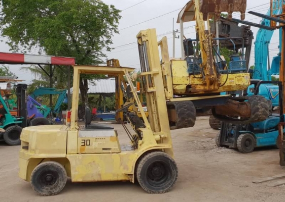 ขายด่วนรถยกดีเซลMITSUBISHI FD30-18 ยก3ตันเพาเวอรเสาสูง3เมตรยกให้ดูของหนัก3ตันสบายๆๆจริงๆวิ่งให้ดูจริงๆรถนอกนำเข้ายังไม่เคยใช้งานในเมืองไทยเลย