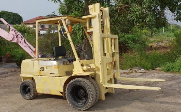 ขายด่วนรถยกดีเซลMITSUBISHI FD30-18 ยก3ตันเพาเวอรเสาสูง3เมตรยกให้ดูของหนัก3ตันสบายๆๆจริงๆวิ่งให้ดูจริงๆรถนอกนำเข้ายังไม่เคยใช้งานในเมืองไทยเลย