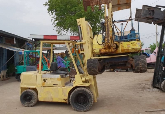 ขายด่วนรถยกดีเซลMITSUBISHI FD30-18 ยก3ตันเพาเวอรเสาสูง3เมตรยกให้ดูของหนัก3ตันสบายๆๆจริงๆวิ่งให้ดูจริงๆรถนอกนำเข้ายังไม่เคยใช้งานในเมืองไทยเลย