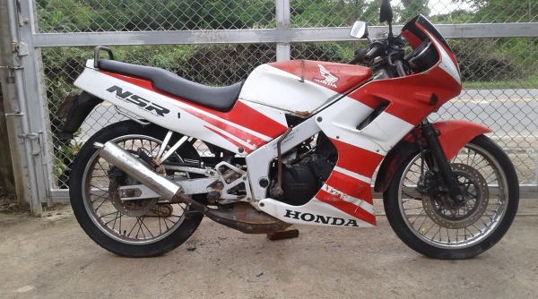 ขาย NSR150 ตัวแรกเล่มพร้อมชุดโอนเครื่องดีสีเดิมเหมาะไปปั้นต่อ ขายตามสภาพ