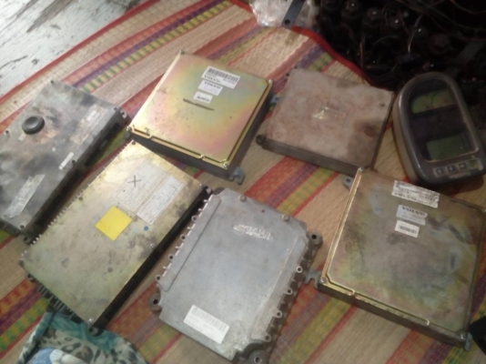 ขายกล่องไฟและหน้าจอรถแมคโค  โทรมาสอบถามได้ครับ