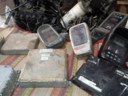 ขายกล่องไฟและหน้าจอรถแมคโค  โทรมาสอบถามได้ครับ