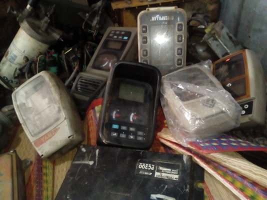 ขายกล่องไฟและหน้าจอรถแมคโค  โทรมาสอบถามได้ครับ