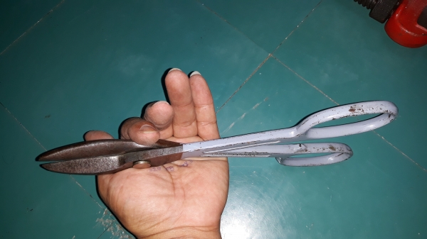 ขายกรรไกรตัดแผ่นเหล็กWISS MADE IN USA.ใหม่เก่าเก็บ