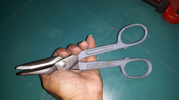 ขายกรรไกรตัดแผ่นเหล็กWISS MADE IN USA.ใหม่เก่าเก็บ