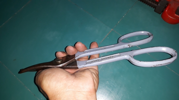 ขายกรรไกรตัดแผ่นเหล็กWISS MADE IN USA.ใหม่เก่าเก็บ