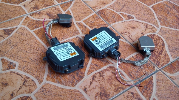 บัลลาสต์ XENON ของรถ NISSAN จากญี่ปุ่น บัลลาสต์ XENON ของรถ NISSAN จากญี่ปุ่น