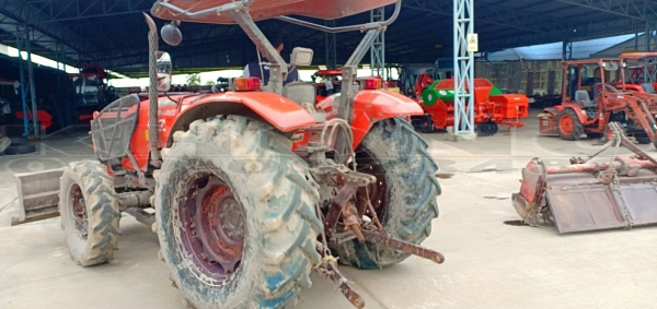 ขายด่วน รถไถ kubota 6040su พร้อมจอบหมุน รถ4ปี ทะเบียนพร้อม ขาย 320000 บาท