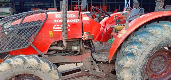 ขายด่วน รถไถ kubota 6040su พร้อมจอบหมุน รถ4ปี ทะเบียนพร้อม ขาย 320000 บาท
