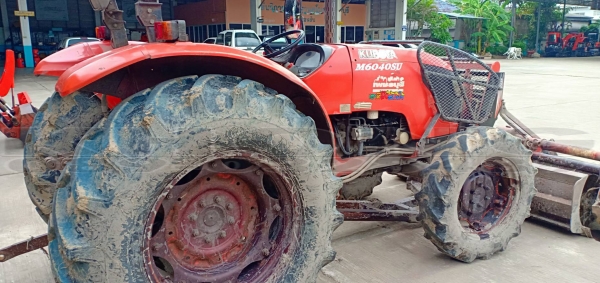 ขายด่วน รถไถ kubota 6040su พร้อมจอบหมุน รถ4ปี ทะเบียนพร้อม ขาย 320000 บาท