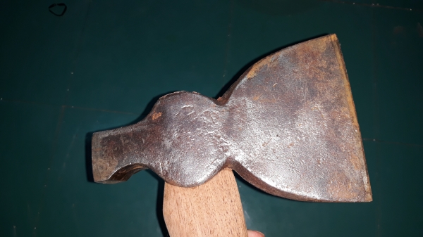 ขายขวานเก่าเมกา MADE IN USA.ด้ามไม้ประดู่