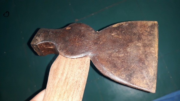 ขายขวานเก่าเมกา MADE IN USA.ด้ามไม้ประดู่