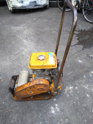 เครื่องตบดิน robin