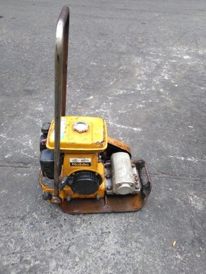 เครื่องตบดิน robin