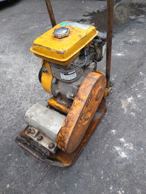 เครื่องตบดิน robin